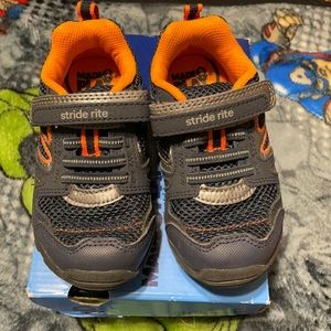 8W Brand New Boys Stride Rite shoes